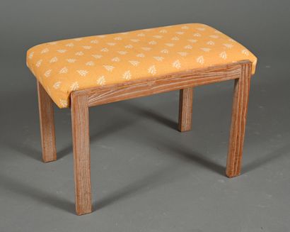 Petite banquette en bois cérusé et garniture...