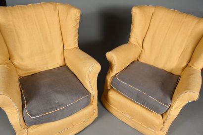 Paire de fauteuils à oreilles tapissés de...