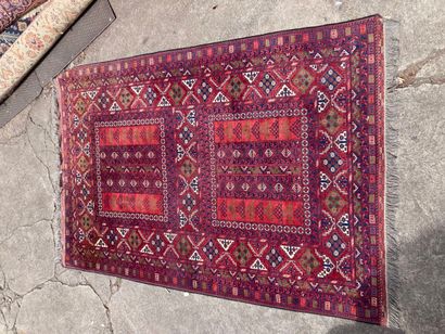 TURKMENISTAN, Tapis Hatchlou à motifs géométriques...