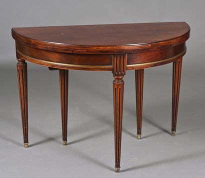 Table demi-lune en bois de placage, ouvrant...