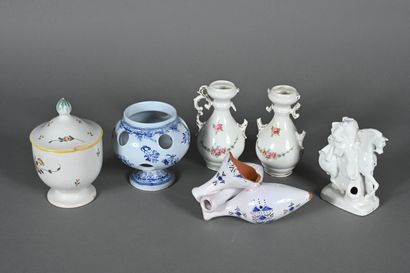 Tasse à chocolat et sa sous-tasse sur talon...