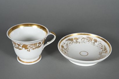 Tasse à chocolat et sa sous-tasse sur talon...