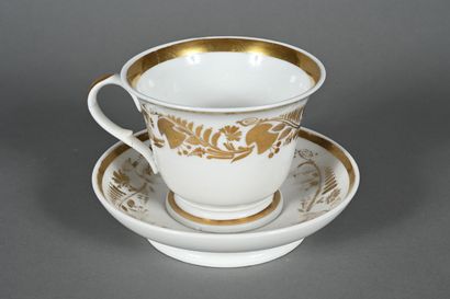 Tasse à chocolat et sa sous-tasse sur talon...