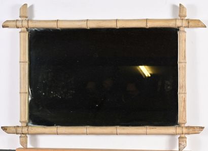 Miroir rectangulaire à encadrement bambou....