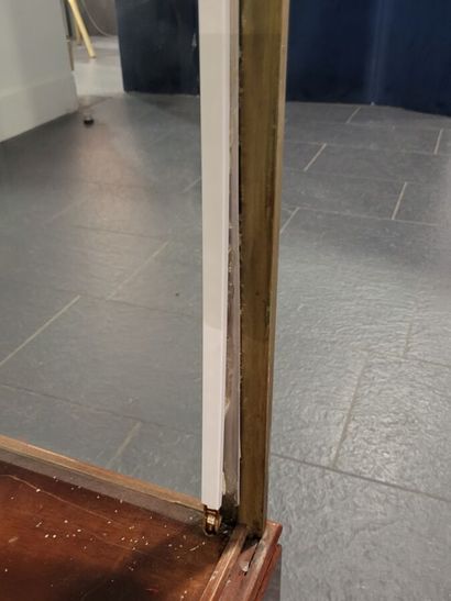 SIÉGEL - PARIS (attribué à).
Vitrine à corps...