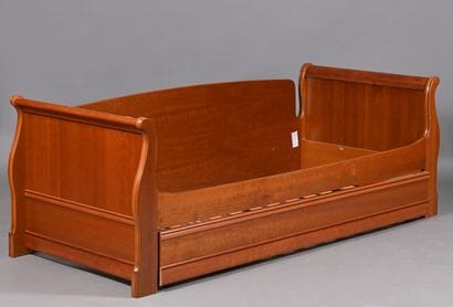 Lit de repos en bois à dossiers légèrement...