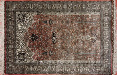 Tapis provenance : possiblement INDE, PAKISTAN,...