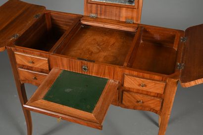 Coiffeuse ou table de toilette en bois de...