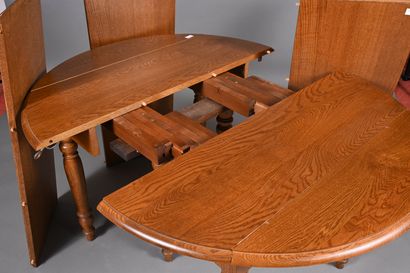 Table en bois mouluré et tourné à deux volets...