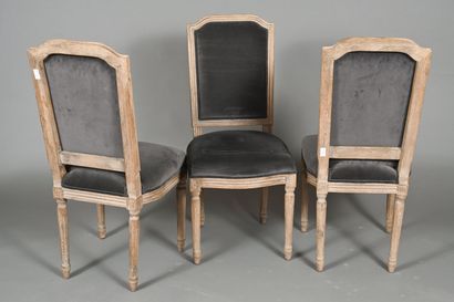 Suite de six chaises en bois mouluré, sculpté...