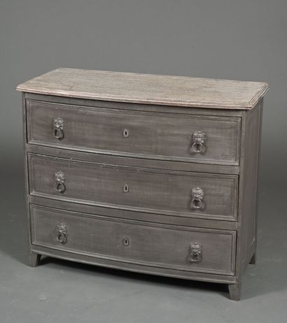 Commode à façade légèrement cintrée en bois...