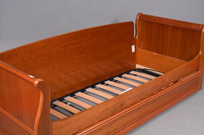 Lit de repos en bois à dossiers légèrement...