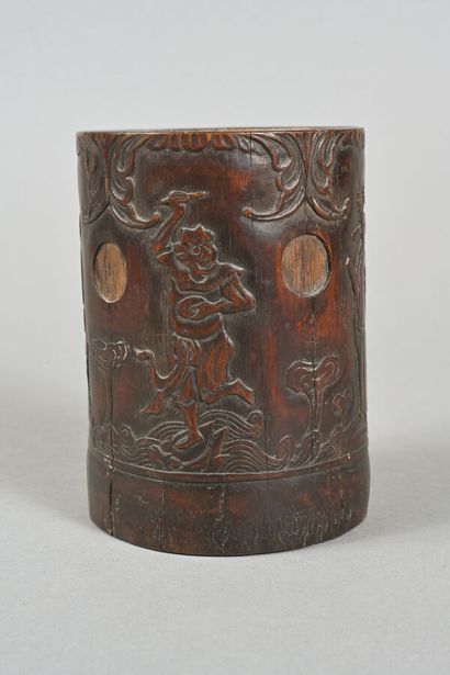 CHINE, fin XIXe siècle
Pot à pinceau bitong...