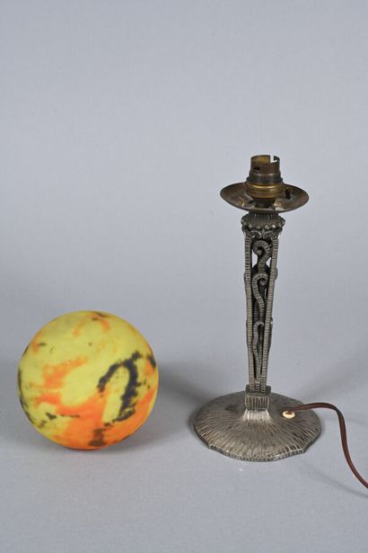 MULLER Frères à Lunéville. 
Lampe à poser...
