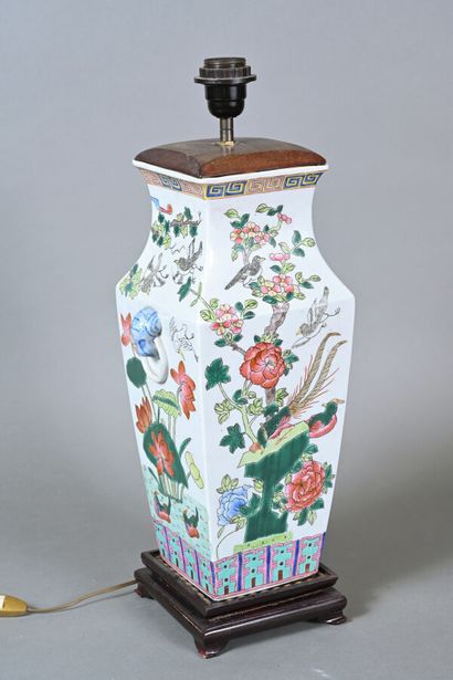Chine, milieu du XXe siècle
Vase balustre...