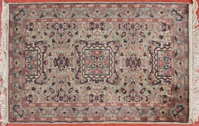 Tapis Inde Cachemire. 
Chaine coton, velours...