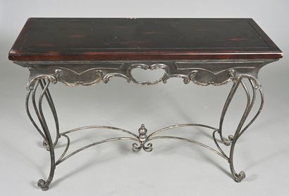 Console en tôle laquée et plateau bois, piètement...