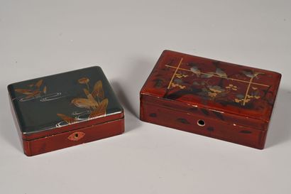 Lot de deux boîtes en laque à décor d'oiseaux...