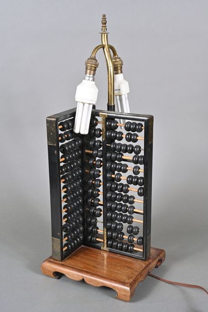 Boulier en bois et laiton, monté en lampe...