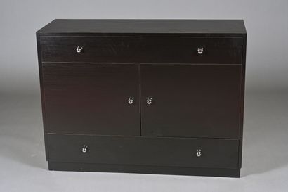 Lot comprenant : 
Commode en mélaminé noir...