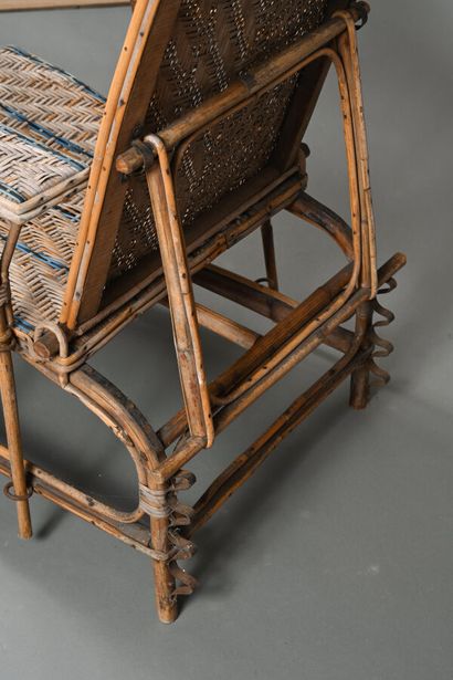 Chaise longue à dossier à crémaillère et...