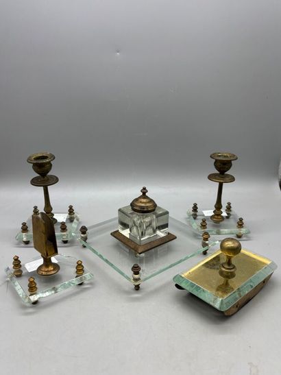 Nécessaire de bureau en verre biseauté et...