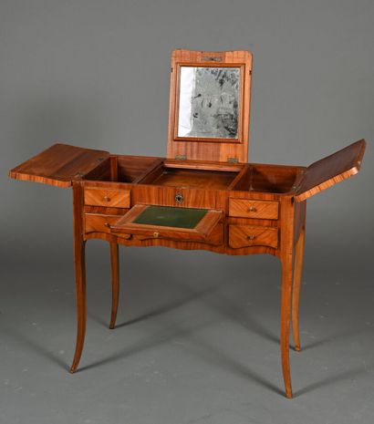 Coiffeuse ou table de toilette en bois de...
