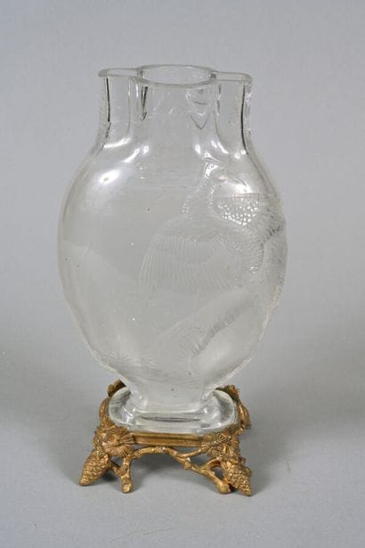 BACCARAT. Vase en cristal de forme ovoïde...