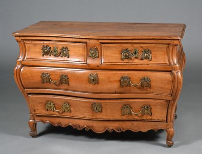 Commode tombeau en merisier mouluré, ouvre...