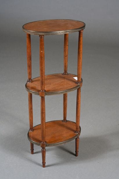 Petit guéridon dans le style Louis XVI de...