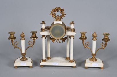 Garniture de cheminée dans le style Louis...