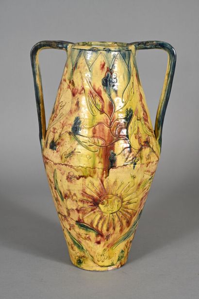 Grand vase de forme conique à deux anses...