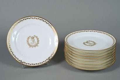 SÈVRES
Suite de neuf assiettes à fond blanc...