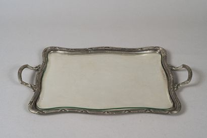 Plateau dans le style Louis XVI en métal...