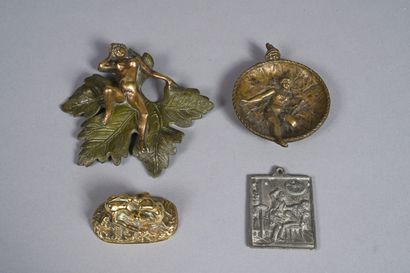 Deux sujets érotiques en bronze patiné ou...