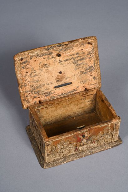 Rare coffret tirelire à âme en bois, orné...