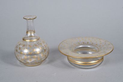 Nécessaire de nuit en verre à décor or de...