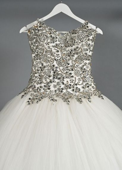 ANONYME. Robe de mariée blanche, haut bustier...