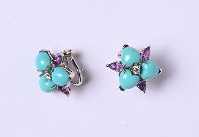 Paire de clips d'oreilles à tiges en or gris...