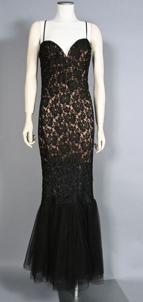 LA PERLA. Robe longue en dentelle noire à...