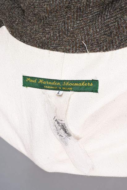 PAUL HARNDEN. Manteau en tweed marron, kaki,...