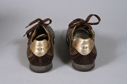 Louis VUITTON. Paire de baskets en toile...