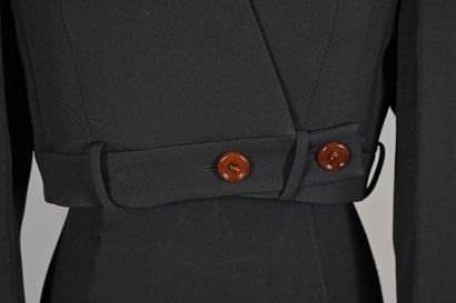 ACNE STUDIOS.
Spencer façon pantalon inversé...