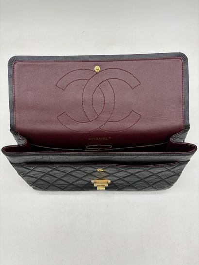CHANEL.
Sac 2.55 en cuir vieilli matelassé...
