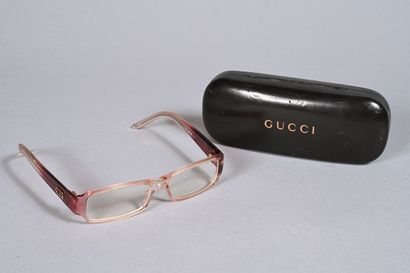 GUCCI. Paire de lunettes de vue fines et...