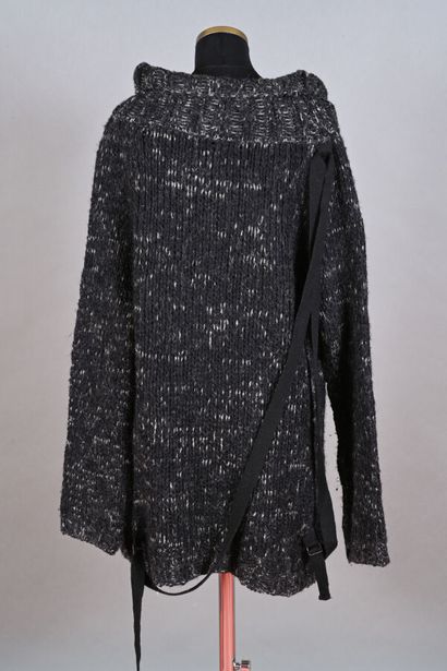 ANN DEMEULEMEESTER. Pull tunique en maille...