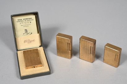 S.T. DUPONT.
Lot comprenant quatre briquets...