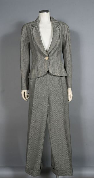 CHRISTIAN DIOR Boutique. Tailleur Prince...