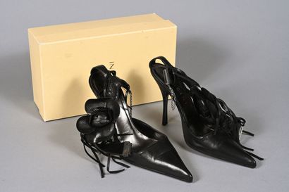 VICINI. Paire d'escarpins en cuir noir à...