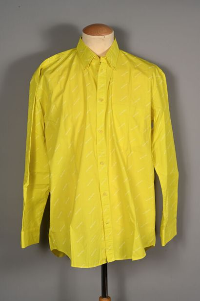 BALENCIAGA Wardrobe.
Chemise homme en coton...